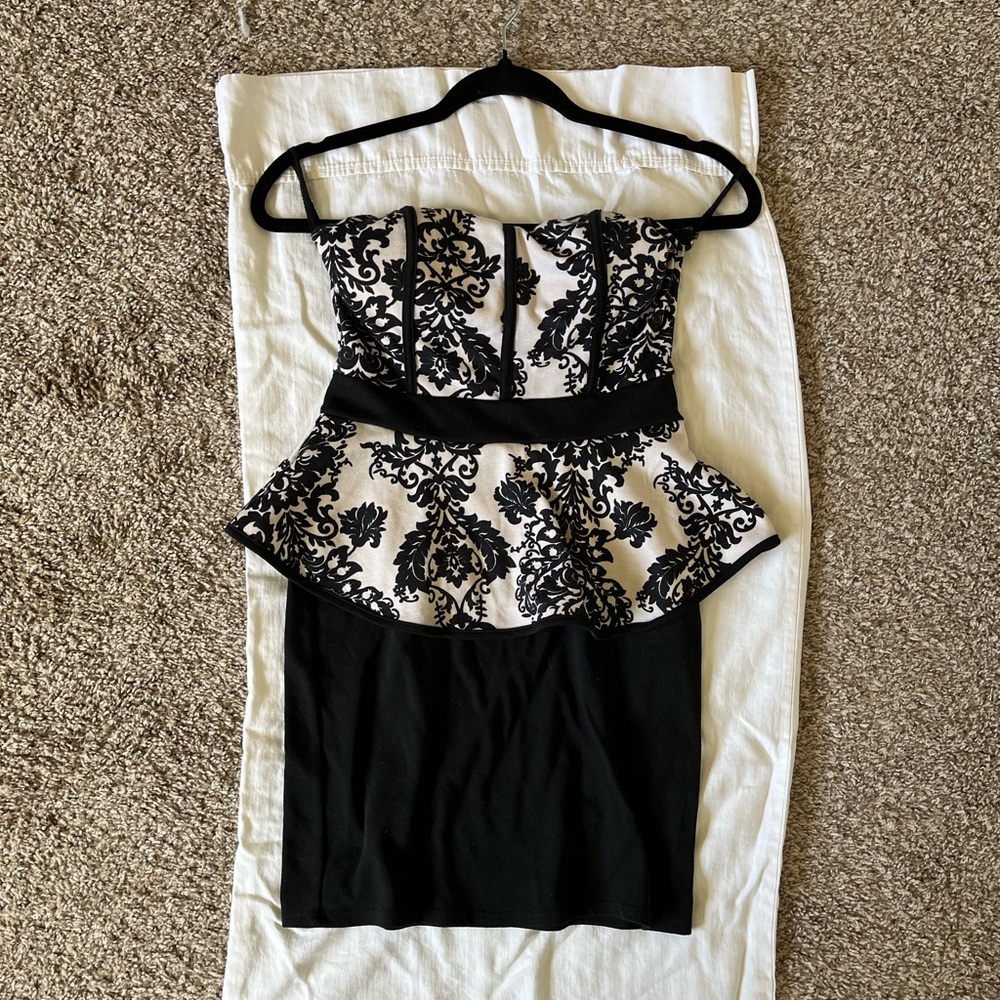 Black and white dress, fashion magazine brand size medium